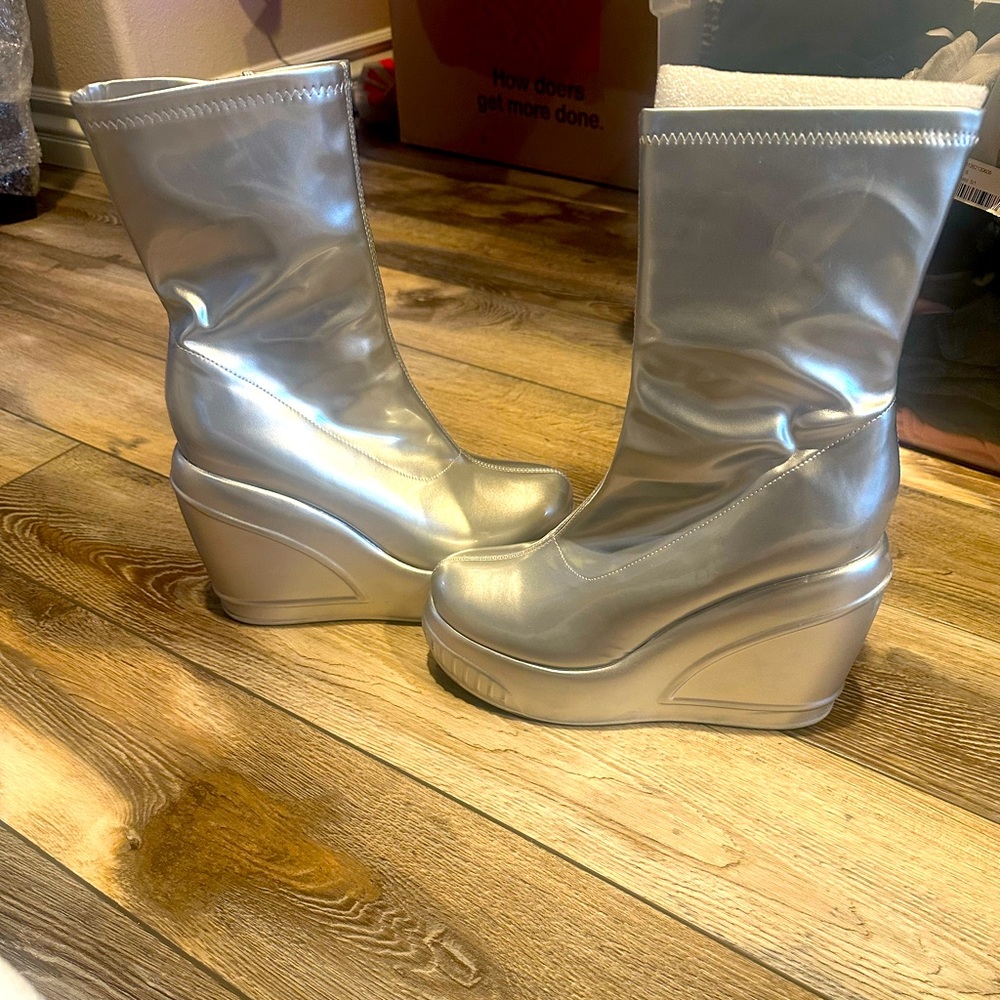 Silver boots #spaceshoes